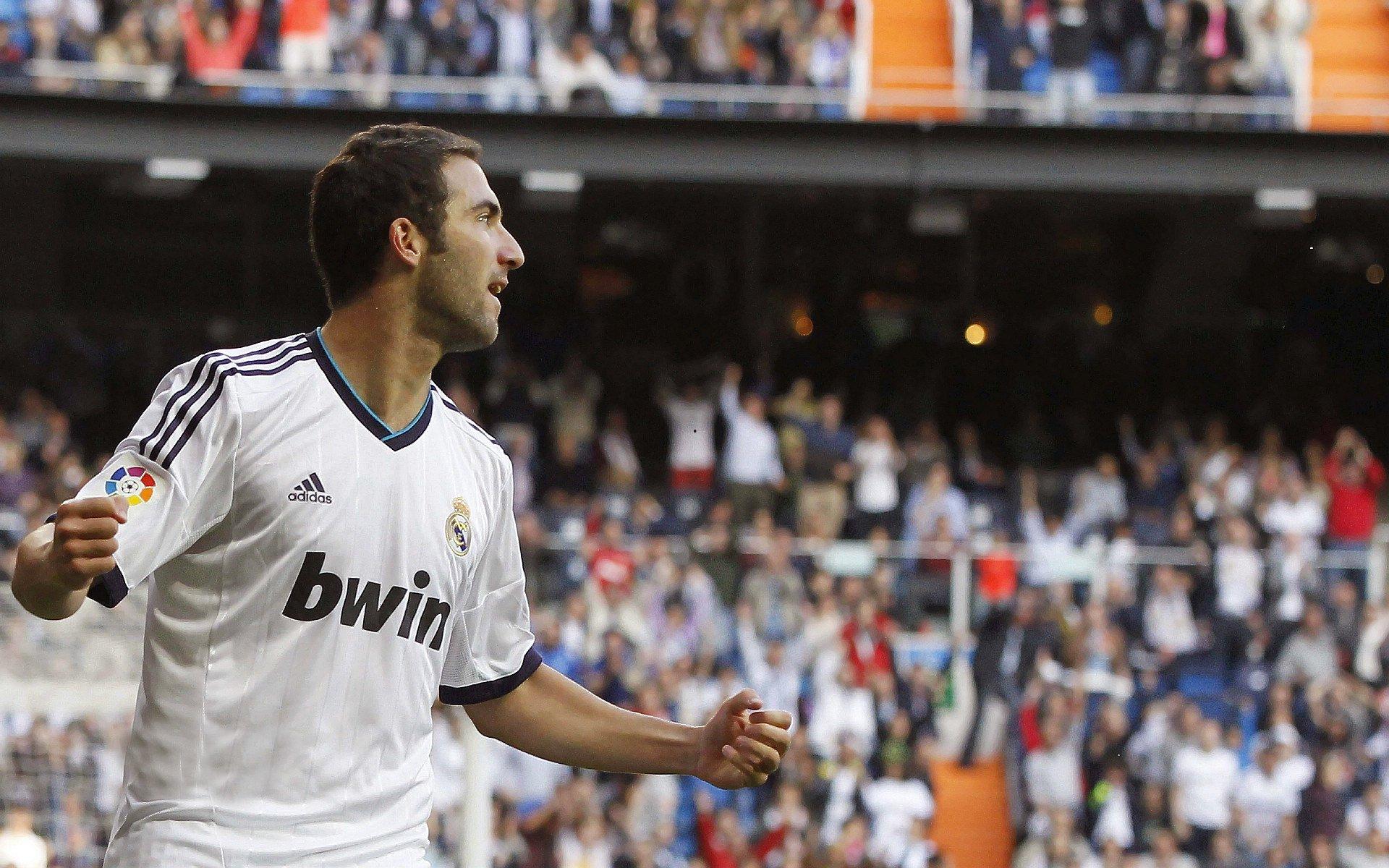 喀麦隆队内风波再起，奥纳纳与传奇埃托奥矛盾公开，姆伯莫或接掌队长袖标