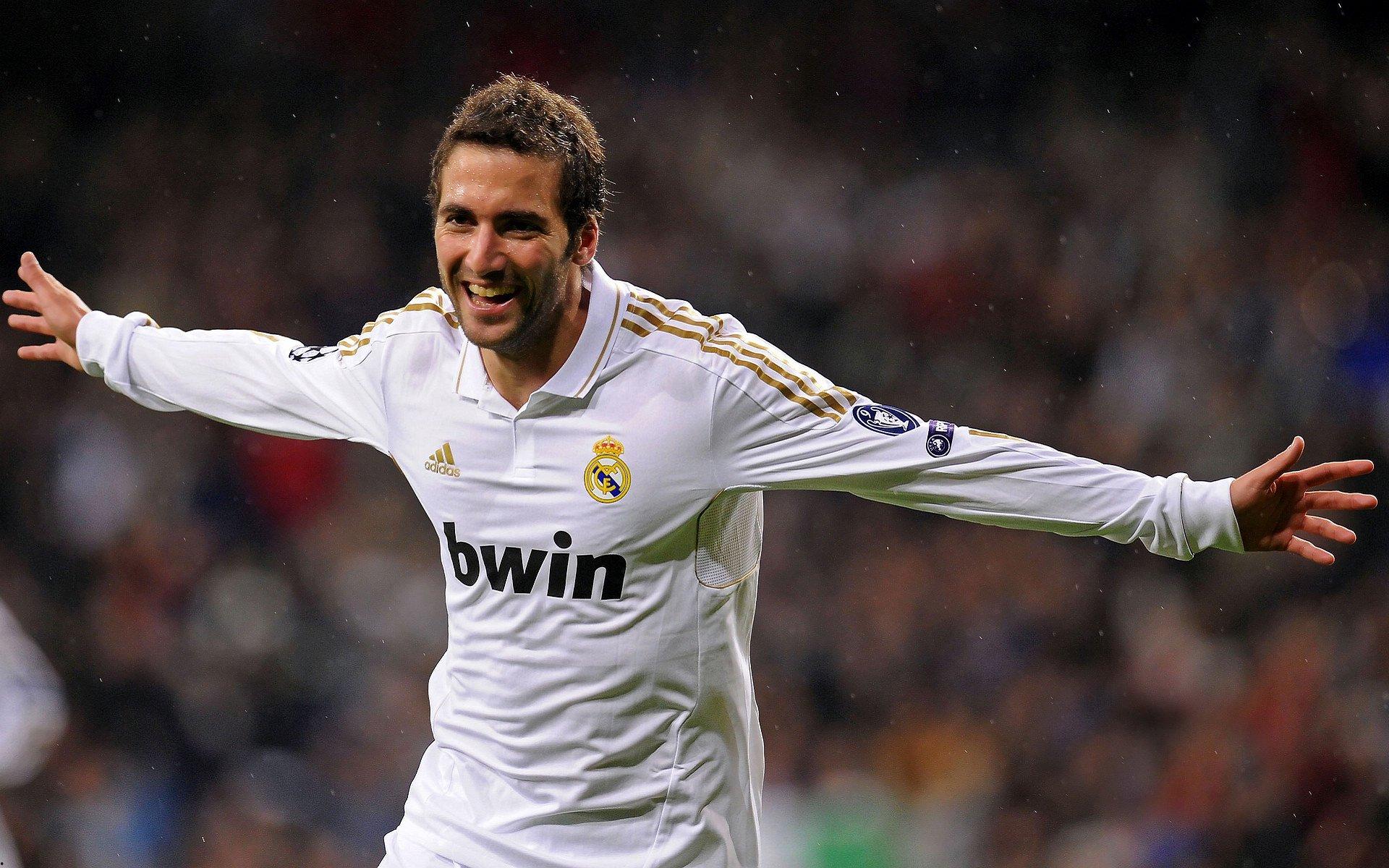 早报，又是一个疯狂的欧冠比赛日！绝杀、逆转与历史性突破交织